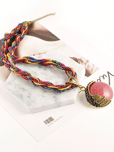 Collier avec pendentif en pierre craquelée blanche tissée