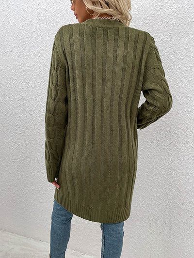Cardigan en tricot à grandes poches et boutons sur le devant 