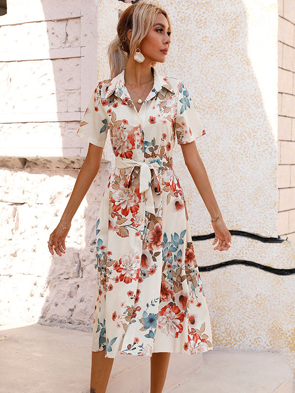 Robe imprimée à manches courtes et à boutonnage simple