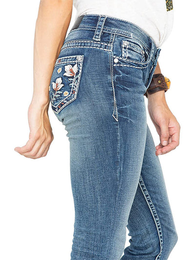 Jeans bootcut elásticos de tiro medio con bordado floral desgastado y lavado